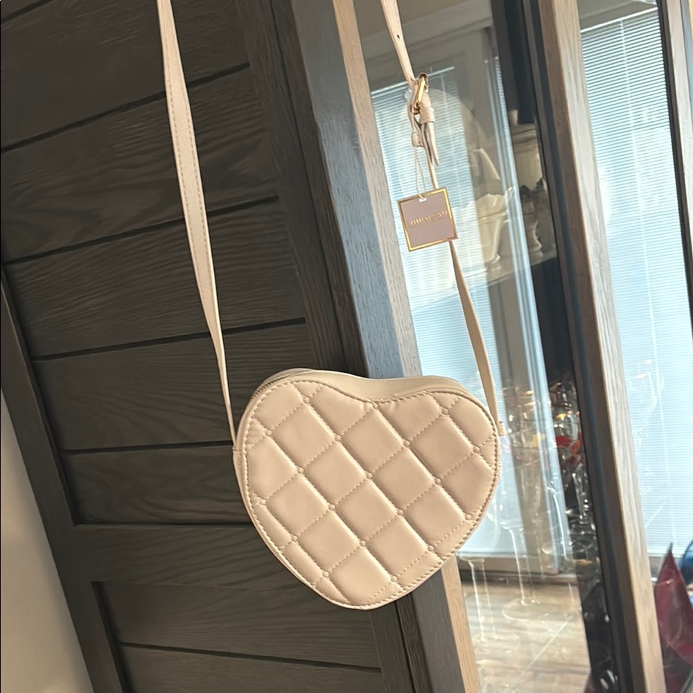 Chic Cream Heart-Shaped Quilted Crossbody Bag